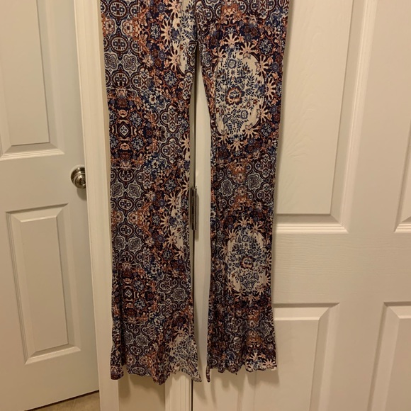 American Eagle High Waisted Flare Legging - Picture 1 of 3